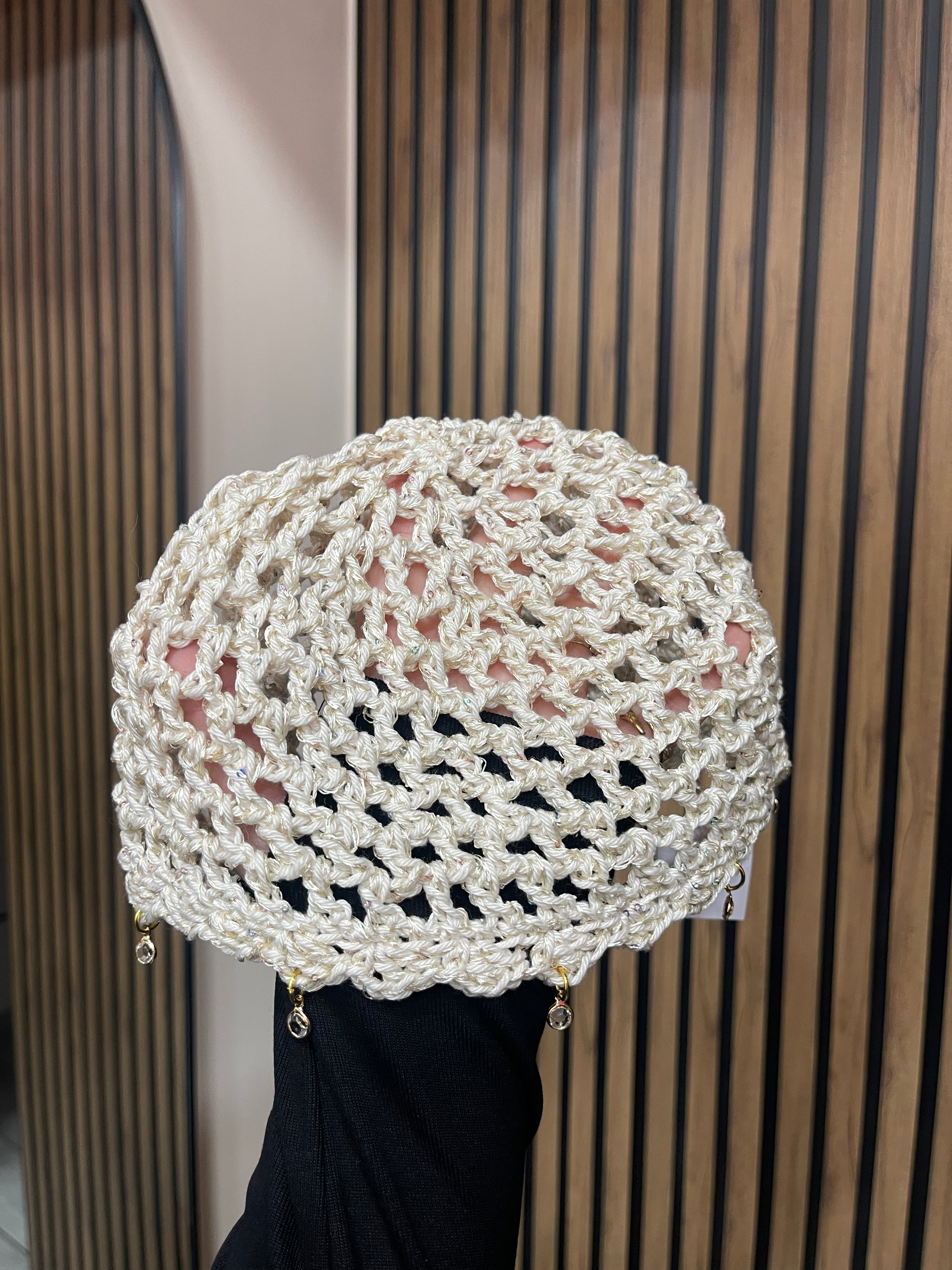 cappelli handmade con applicazioni