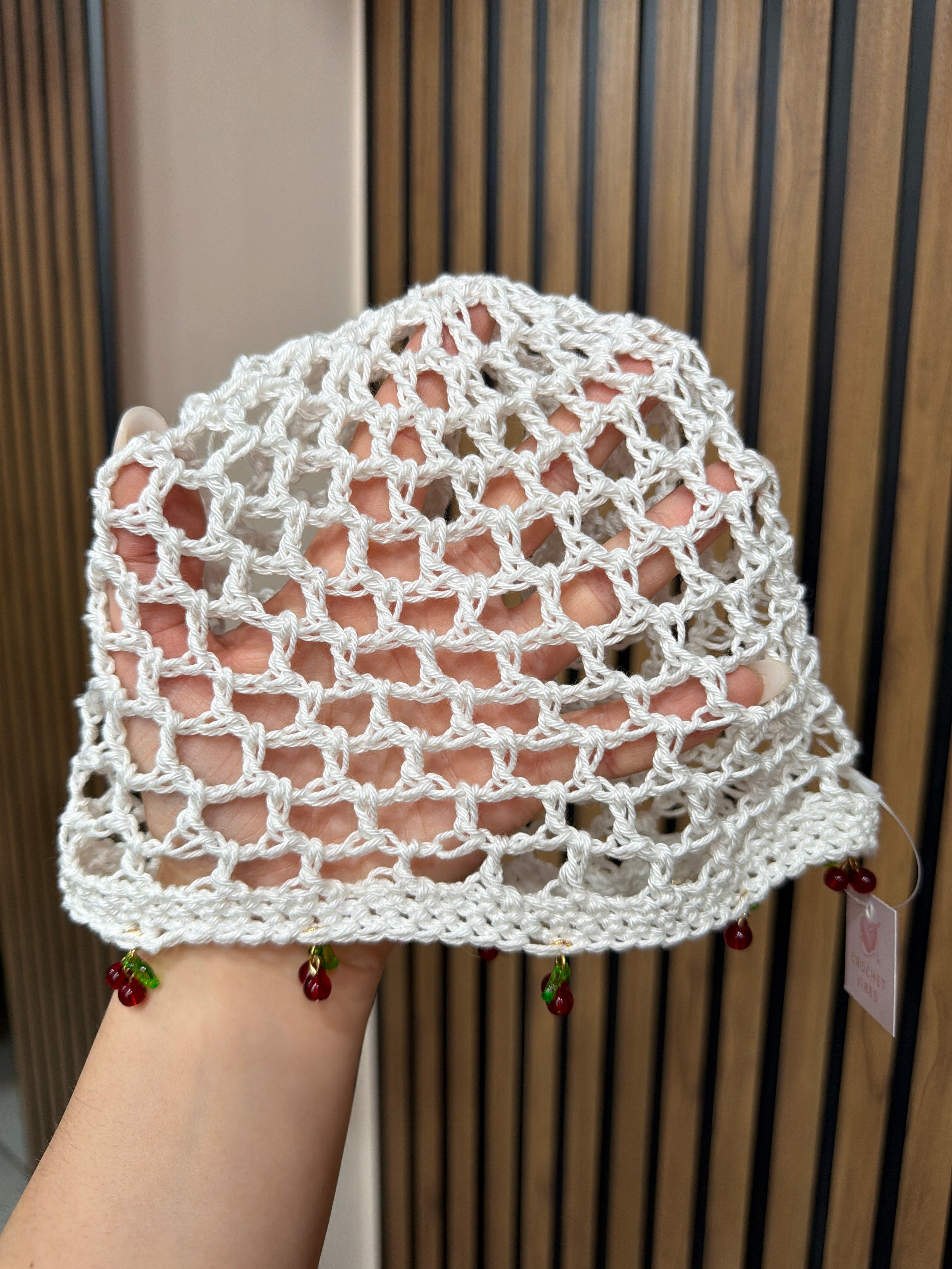 cappelli handmade con applicazioni