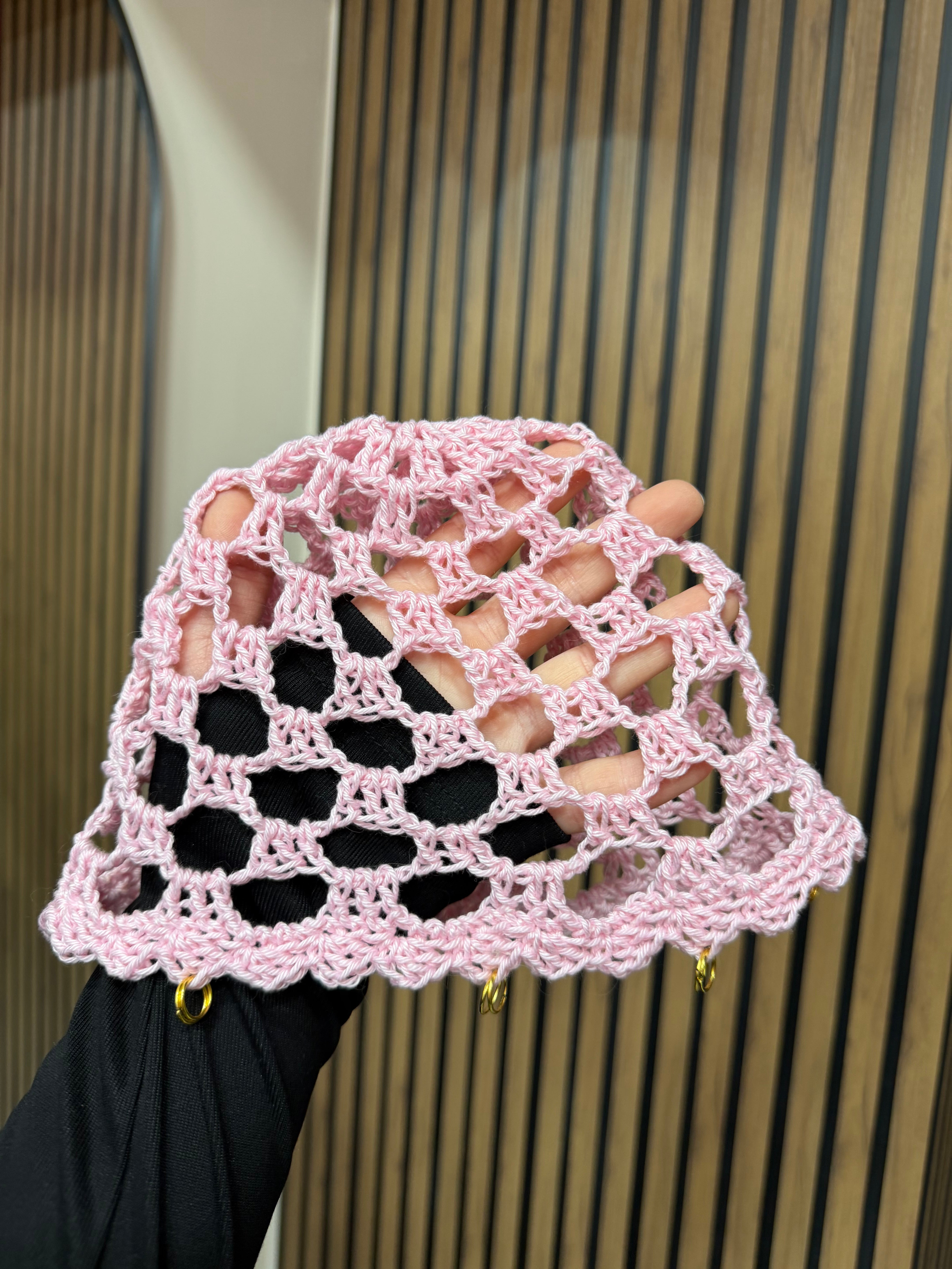 cappelli handmade con applicazioni